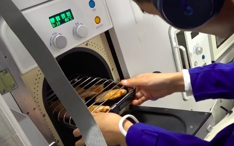 中国航天员不吃预制菜了，他们在太空烤鸡翅！