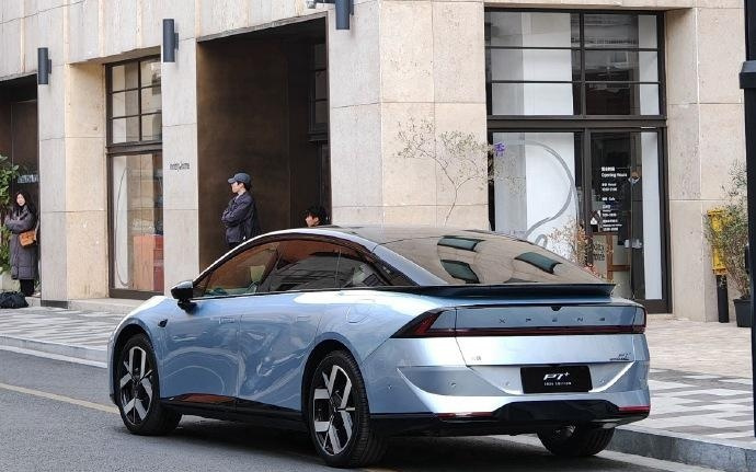 小鹏P7 +增程版实车曝光：全新外观，纯电续航325km