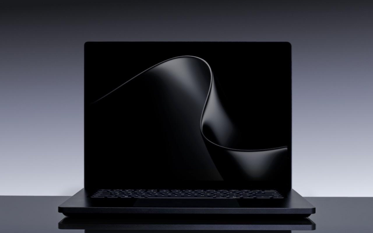 微软为Surface Laptop Ultra发布首个固件更新，修复屏幕闪烁等问题