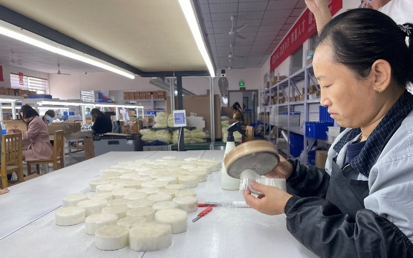 拼多多千亿扶持，如何改写产业带源头工厂的转型逻辑？