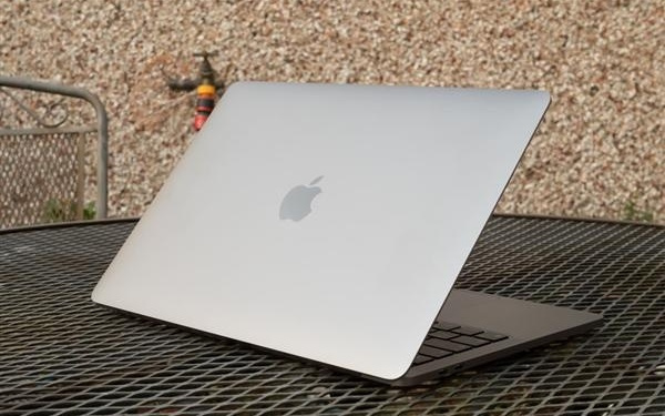 iPhone 17同款！苹果MacBook Pro登岛：外观新鲜出炉