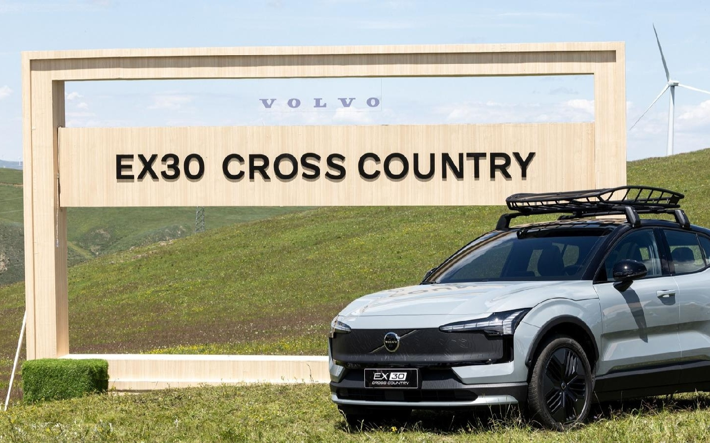 沃尔沃纯电跨界新作，EX30 Cross Country兼顾城市与户外出行