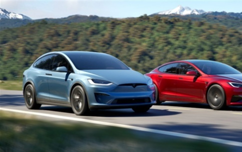 左侧控车右侧生态！特斯拉CarPlay布局曝光：采用窗口化共存模式