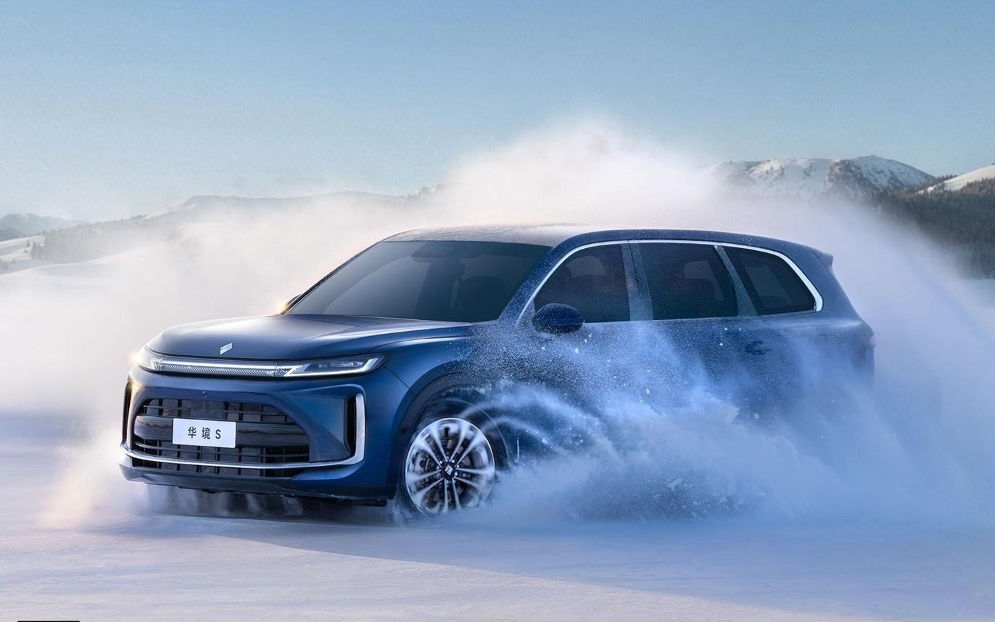 华境S大六座SUV全系标配华为鸿蒙座舱，后排可选吸顶娱乐屏