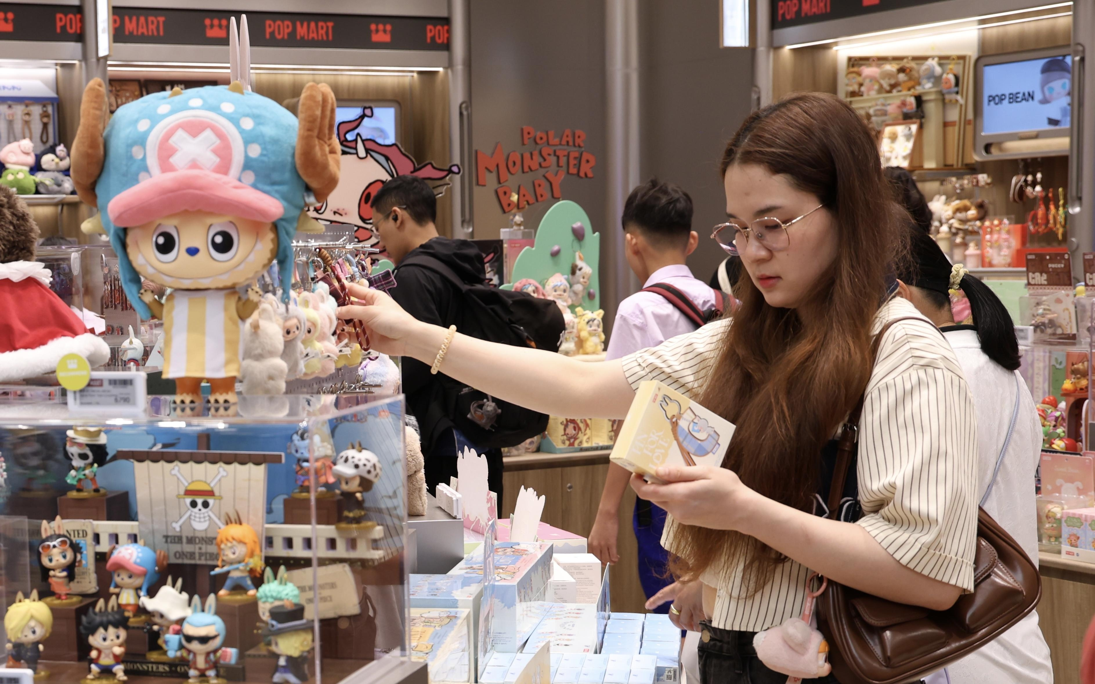 创意潮玩、机器人拜年、全息“非遗”之旅……中国“国潮”海外闹新春