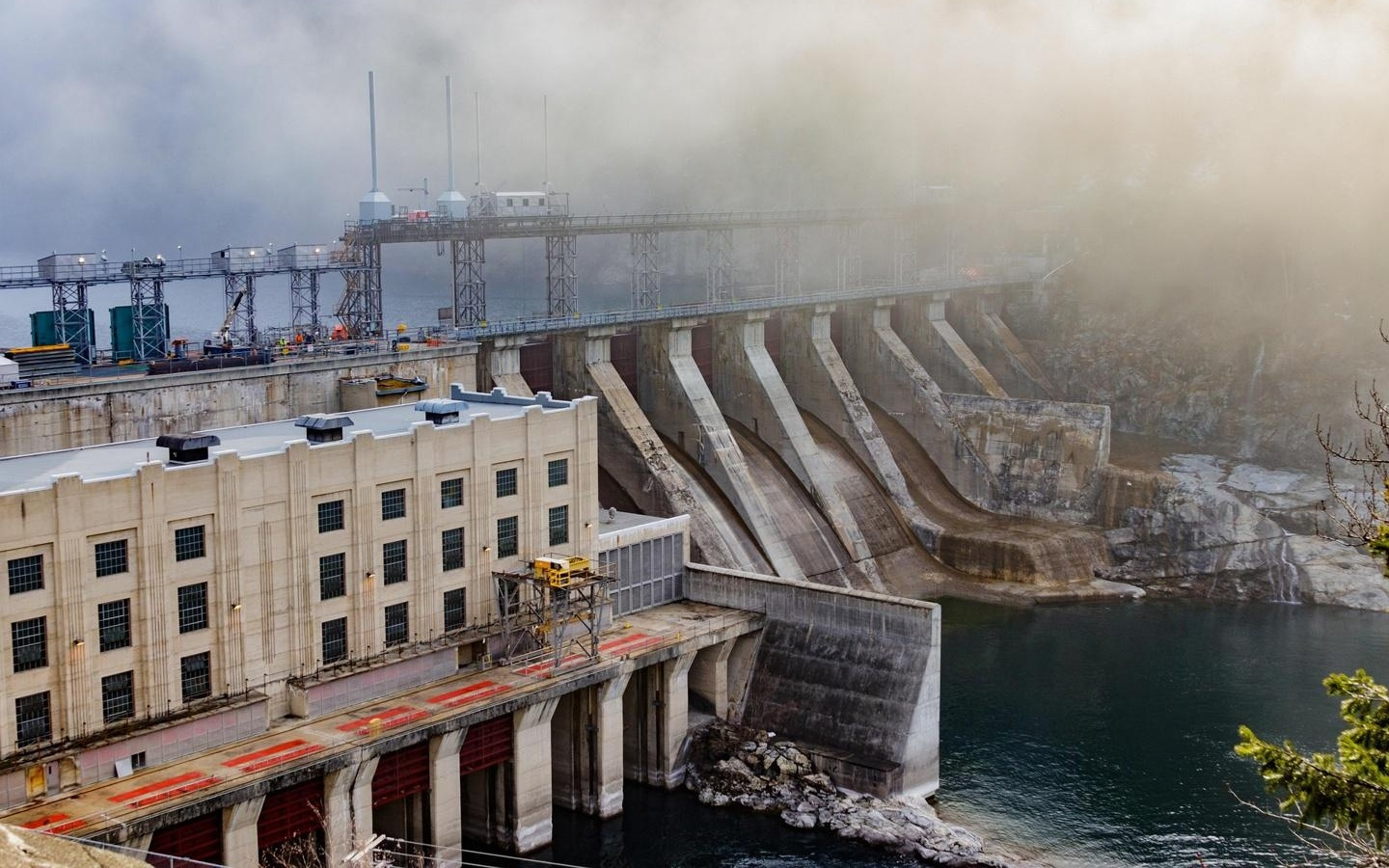 预计2030年用掉800亿升水，微软承诺节约水资源