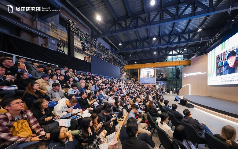 AI不是短期竞争工具，而是一场要与用户、社会共创的马拉松