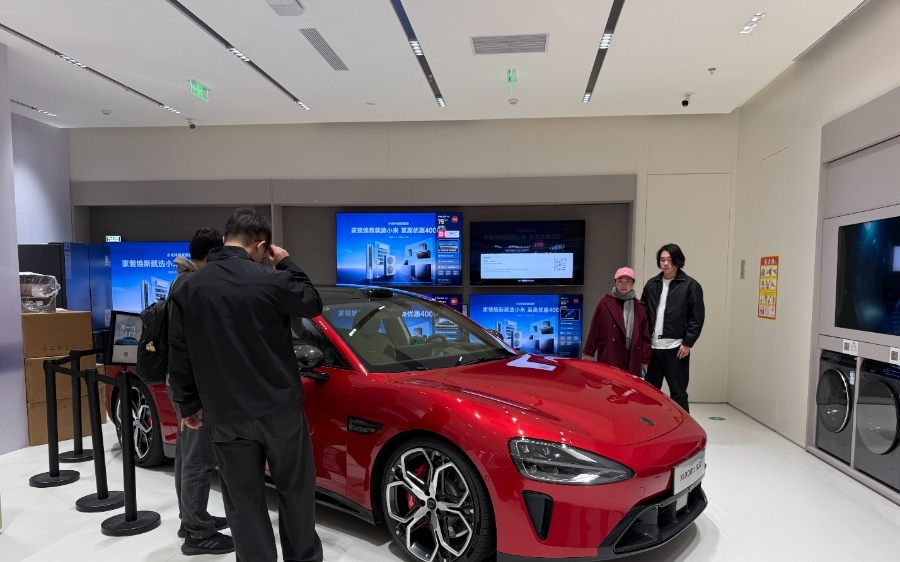 小米新版SU7为何只涨价4000元,雷军回应:不想让车主买不起