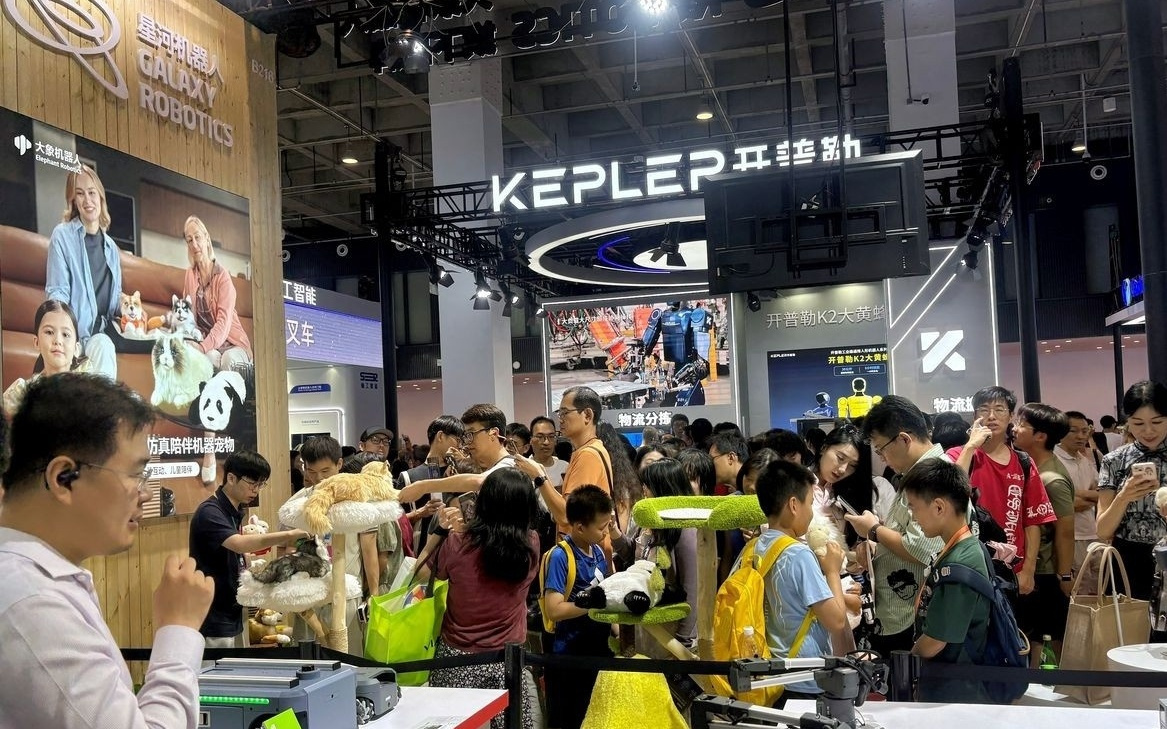 大象机器人登世界机器人大会，华强北引领“赛博撸猫”新潮流
