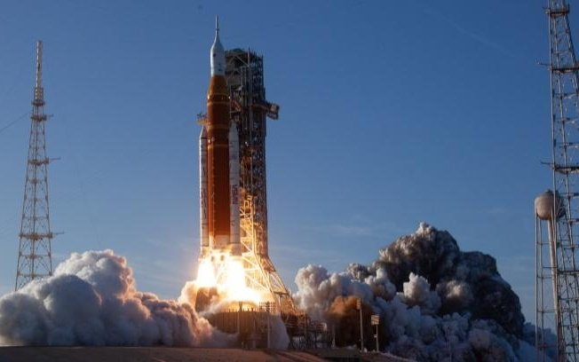 一边夸宇航员，一边猛砍NASA预算，“真是侮辱”