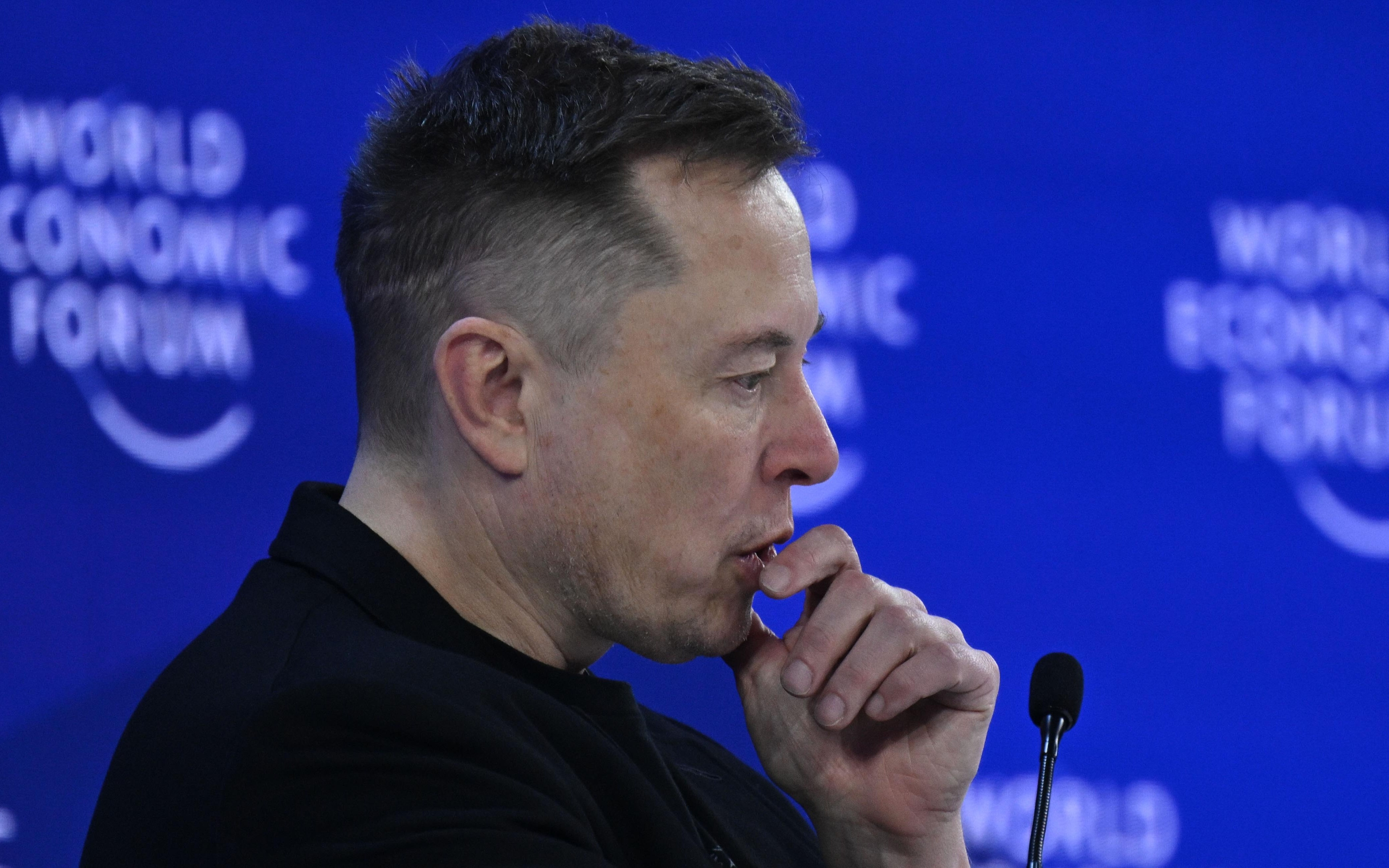 特斯拉，在中国沦为“明星背景板”