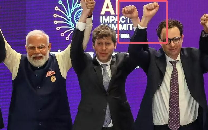 奥特曼和Anthropico的CEO在印度AI峰会拒绝握手