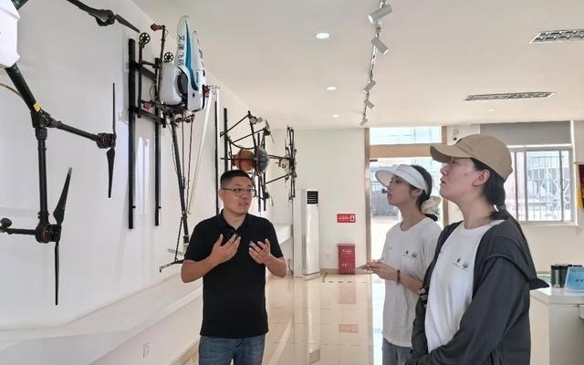 人工智能赋能乡村新质生产力，南京学子探访现代农业园区