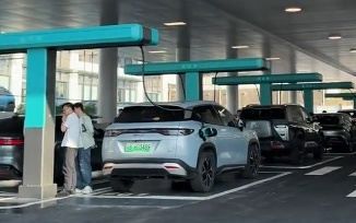 比亚迪坪山总部加油站开业：业务火爆 繁忙程度超传统油站