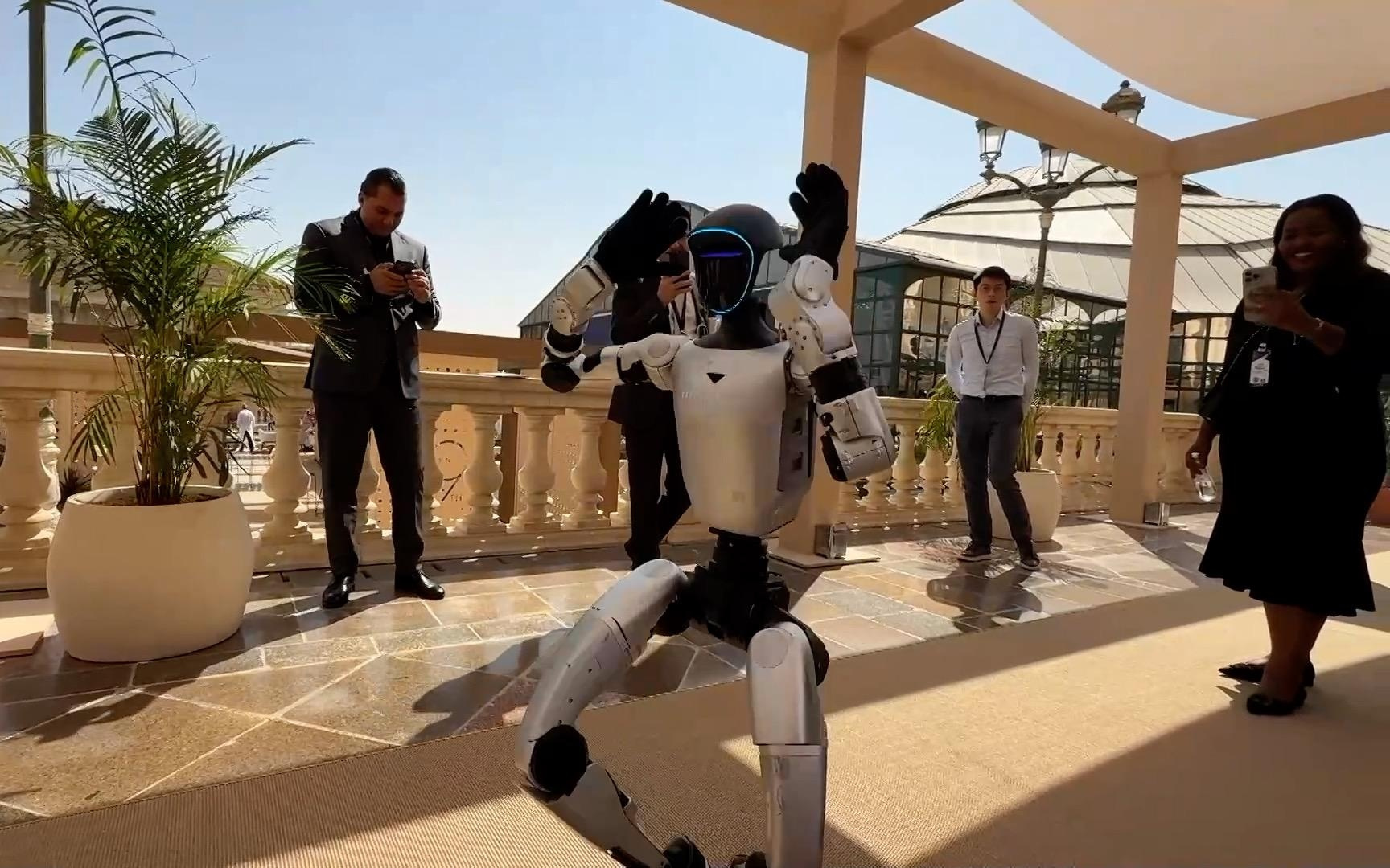 中国人形机器人亮相沙特“未来投资倡议”大会
