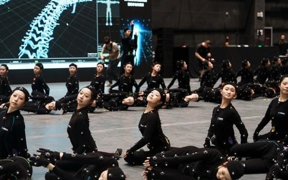捕捉“百人实时动作”挑战成功！宝山杨行国际元数创港“无界”影棚创世界纪录