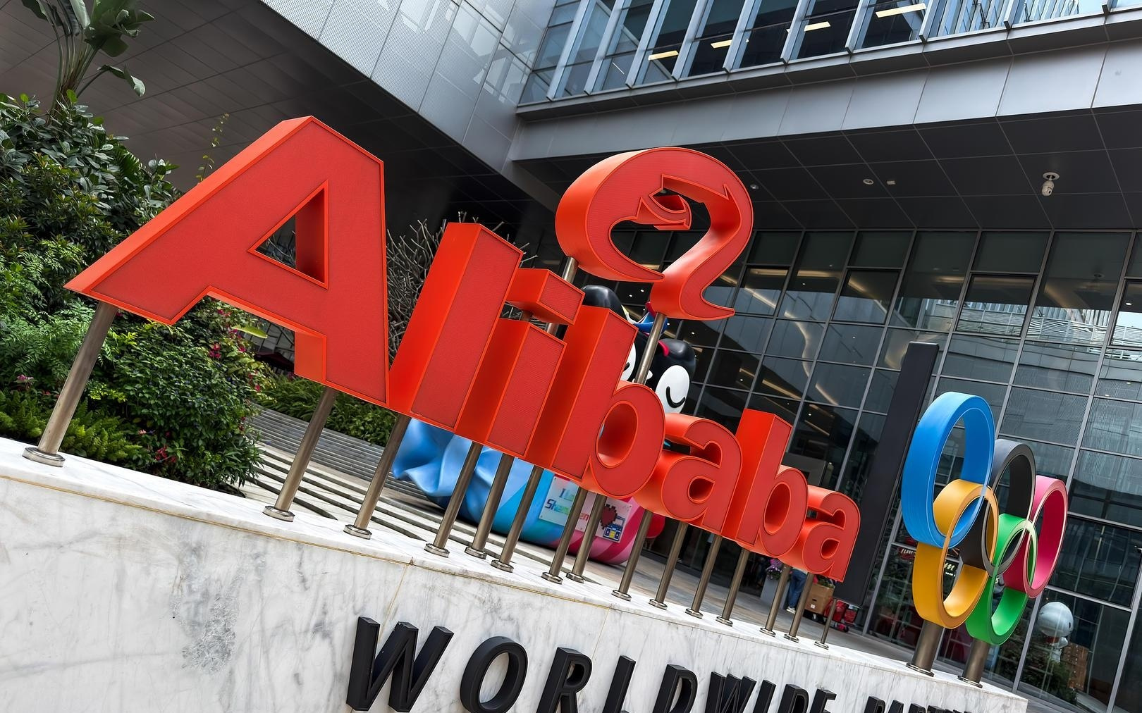 AI时代文科生更吃香？从业者：重要的不是文理科，而是“指挥AI干活的能力”｜请回答