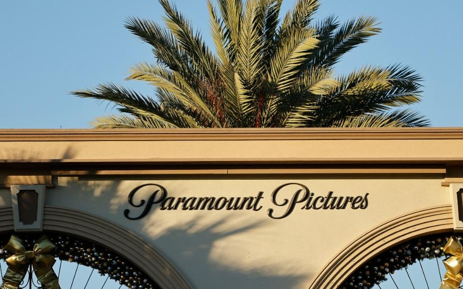 多掏176亿美元！派拉蒙对华纳兄弟发起敌意收购，奈飞算盘或落空