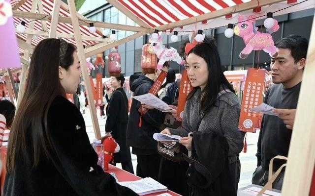 与AI一起闹元宵 青年人才唱主角 “风华正茂 成都我的家”连续三年点亮成都高新区交子大道