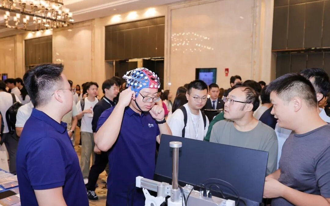 一场高规格脑机接口会议落地三项重磅成果，为何是成都？