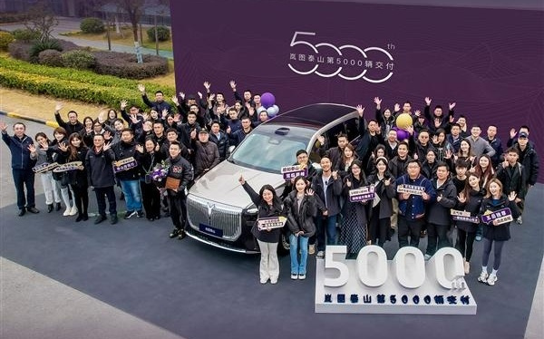 全系65度大电池 华为顶级智驾!岚图泰山26天交付5000辆