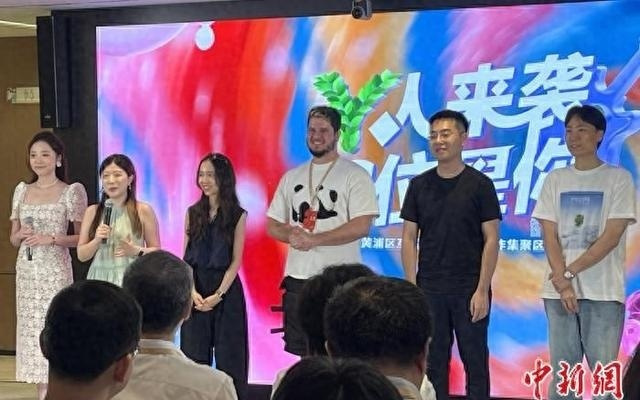上海外滩“新地标” 亮相 吸引全球互联网内容创作者