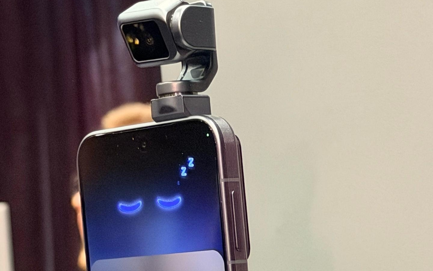 荣耀确认Robot Phone手机初代抗跌落已经是旗舰水平