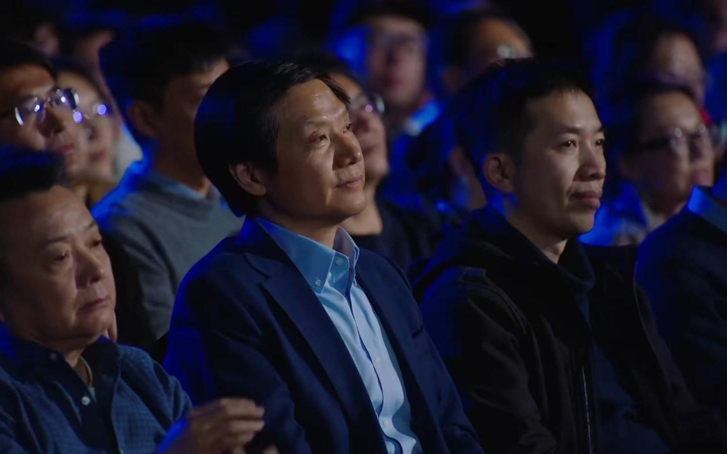 雷军没有上台！小米17 Ultra 发布，起售价涨了500元