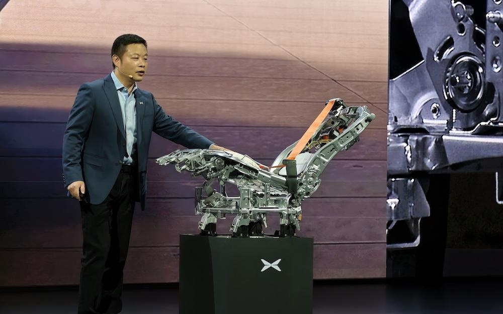 30.98万起！小鹏首款增程车比预售低4万开卖，人形机器人出镜卖车