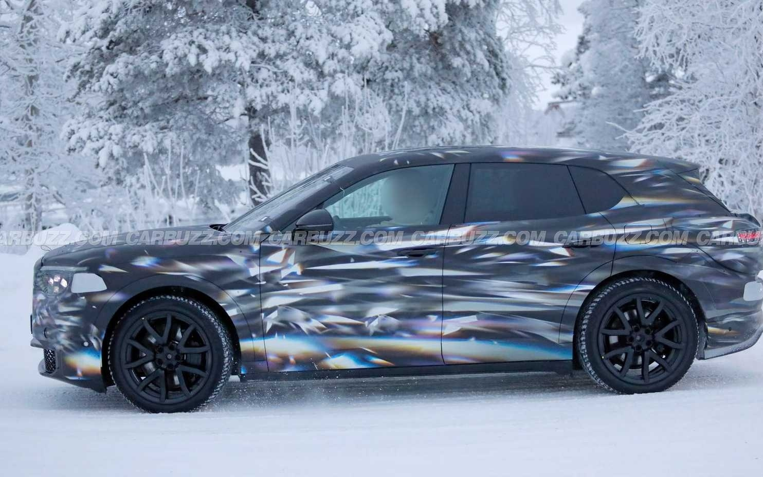 预计主打“小而美”，宾利全新纯电SUV最新谍照曝光