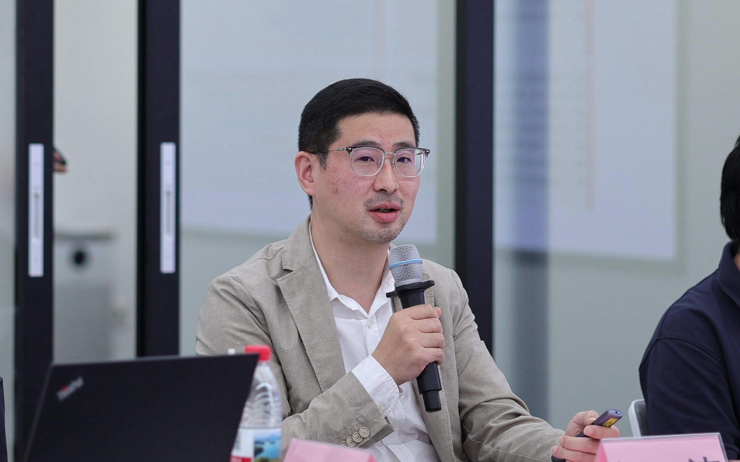 广信君达闪涛律师:AI监管重心从“管模型”转向“管行为”
