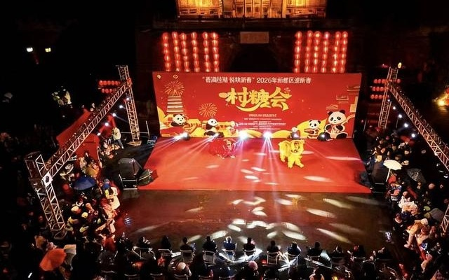 成都新春硬核浪漫！500架无人机点亮夜空，解锁四川沉浸式文艺新可能