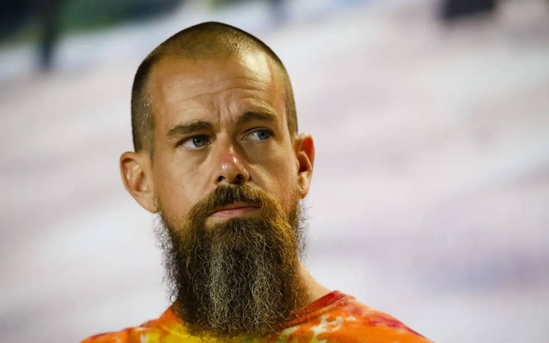 硅谷爆发脑力大清算！高管沦落超市收银，电工反杀狂赚210万