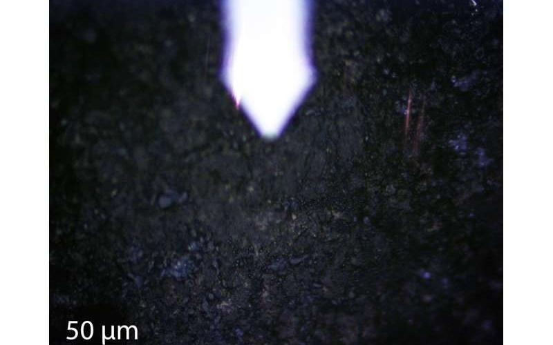 贝努小行星样本最深入分析：水曾沿受限通道流动