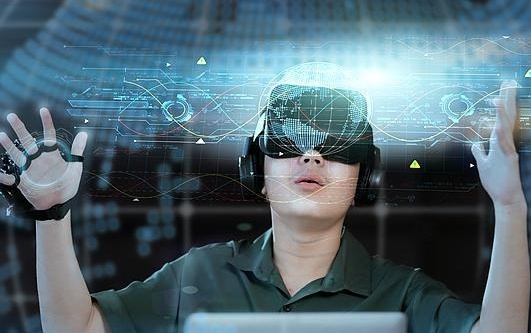 AI终端战事升级:大厂跨界厮杀,阿里、字节、理想同场竞速