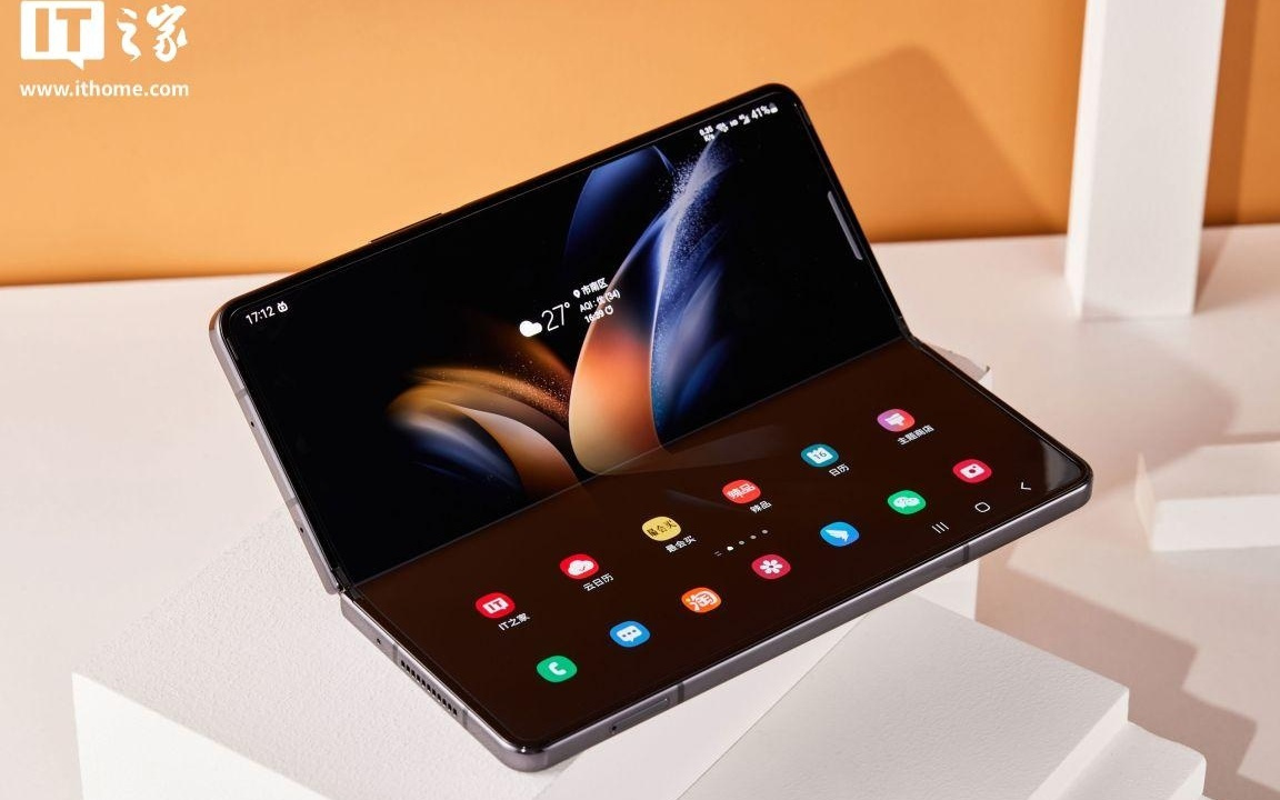 历史首次：三星押注大折叠手机，Galaxy Z Fold8备货量超过Flip8