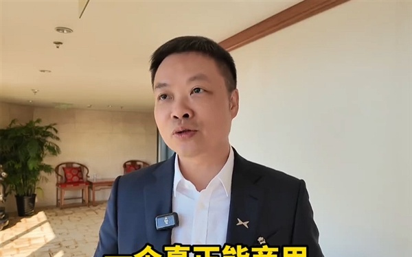 何小鹏谈“养龙虾”：现在只是“可玩版” 没到真正商用阶段