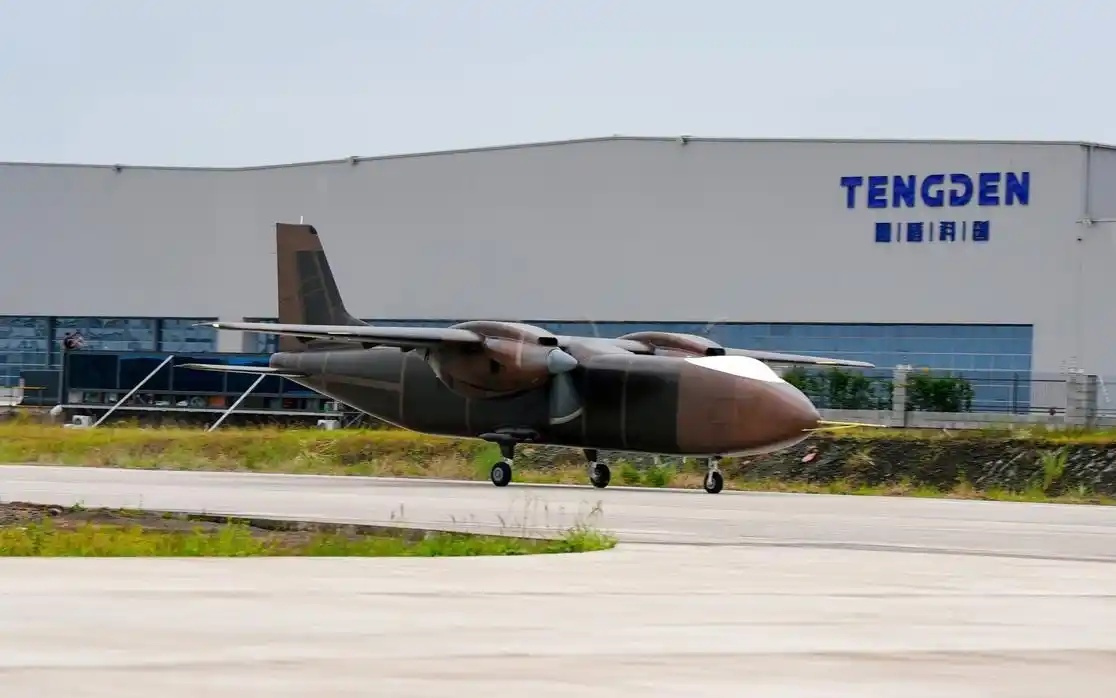 “空中货拉拉”首飞背后：无人运输机争食1.5万亿元低空经济“蛋糕”