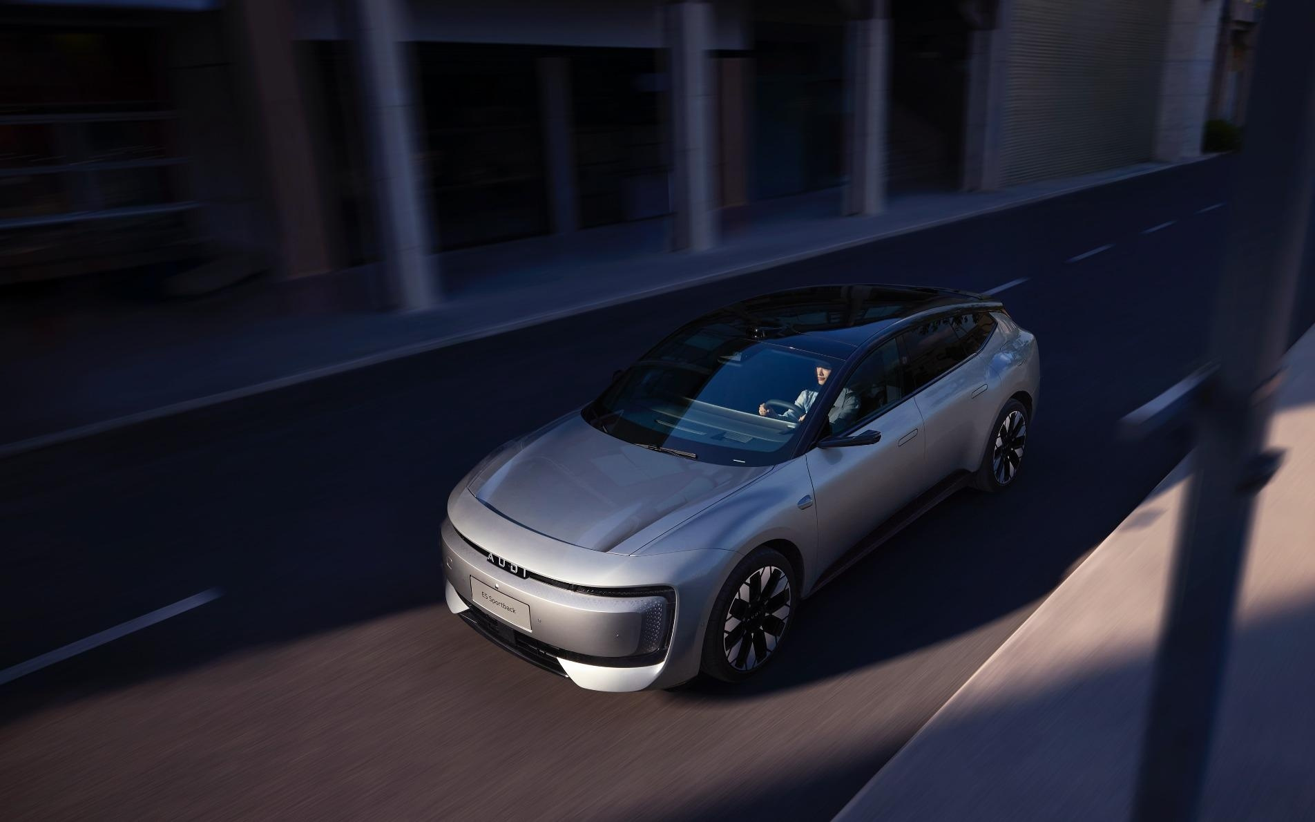 当所有车都在思考更智能，谁在思考更有趣？