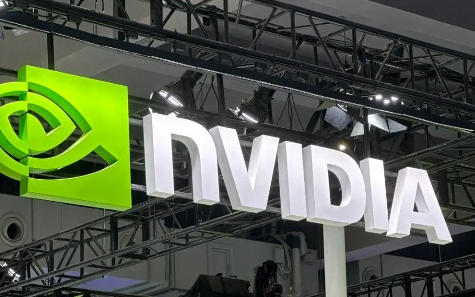 黄仁勋全球奔波“卖芯片”，英伟达市值一周暴增2.8万亿元