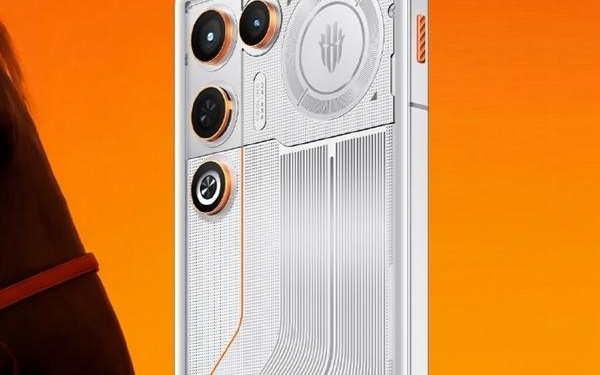 姜超谈苹果考虑屏下技术：友商模仿iPhone时 红魔已被iPhone模仿