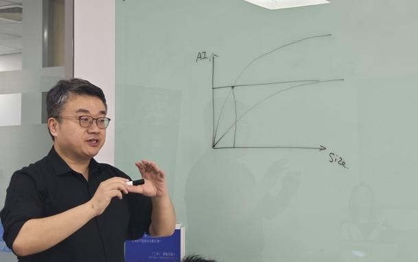 面壁智能开源新模型“剑指”具身智能，对话创始团队