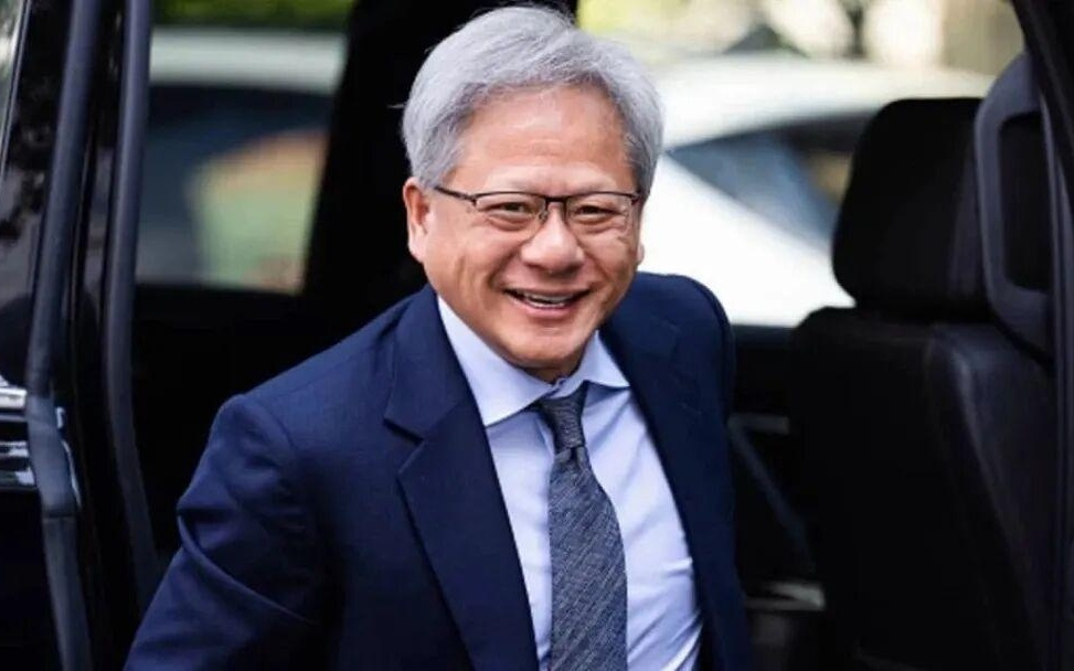 黄仁勋：每个人都应该尝试使用AI