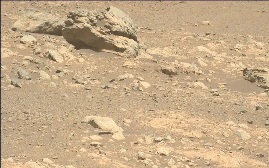 登陆5年后，NASA毅力号火星车发现疑似陨石