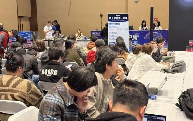 “百虾大战”现身上海滩：一觉醒来进化了，龙虾的病龙虾自己治