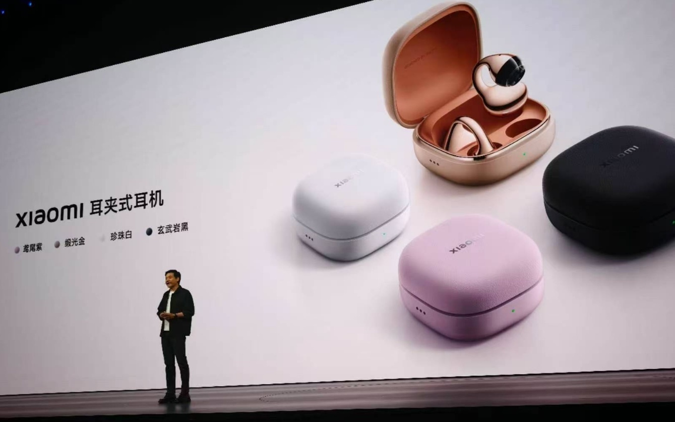 雷军发布小米17 Max:6.9英寸大屏、徕卡两亿主摄、8000mAh电池,国补后4299元起