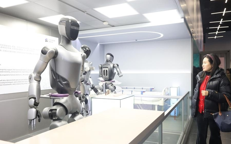 上海科技馆试开放首日人气足，观众为改进展示和服务“出点子”