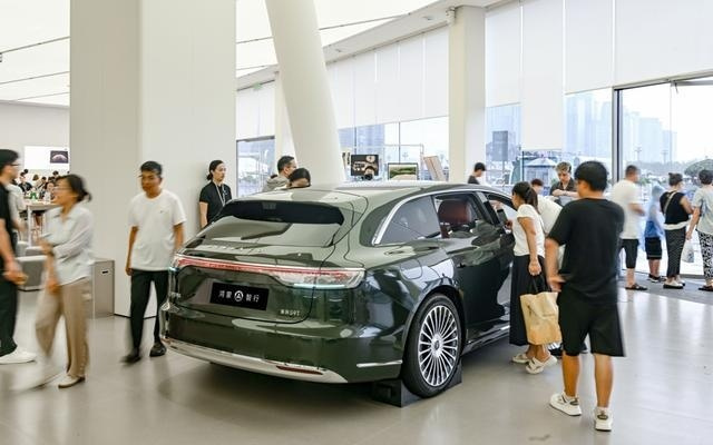 首批搭载华为乾崑智驾ADS 4，享界S9T售价30.98万元起