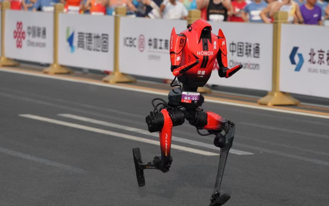 机器人半马，荣耀包揽前六名