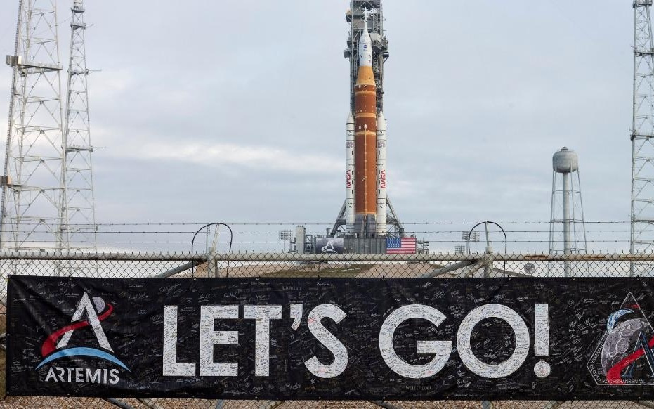 NASA将阿尔忒弥斯2号任务火箭运抵发射台